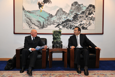 黄进校长会见意大利国家律师委员会主席